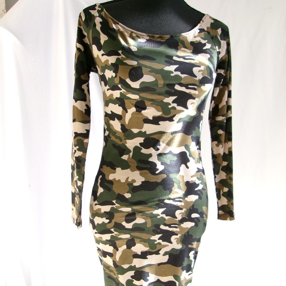 Heart and Hips camo dress size s